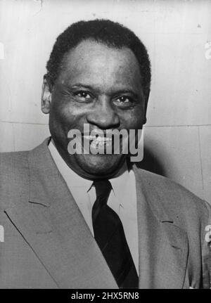 Paul Robeson, amerikanischer Sänger und Schauspieler. 1. Januar 1954. (Foto von Kamera Drücken Sie). Stockfoto