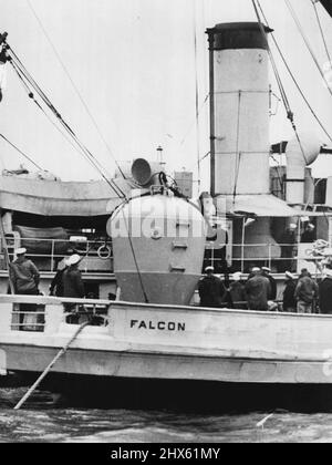 Diving Bell holt Squalus Survivors ab -- Eine Nahaufnahme der Taucherglocke an Bord des Rettungsschiffs Falcon, mit dem Überlebende des 240 Meter unter dem Boot Squalus der US-Marine abgeholt wurden. Dieses Bild entstand, bevor die Glocke oder die Rettungskammer abgesenkt wurde. Das Rettungsschiff Wandank ist zurück von der Falcon. 24.Mai 1939. (Foto von Wide World Photo). Stockfoto