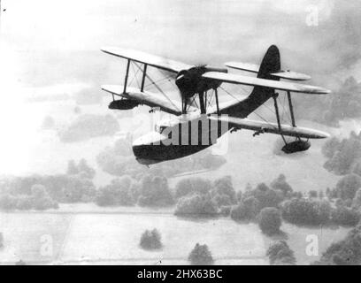 Neuer Britischer Amphab-Biplane-Seeotter Mark I. der Seeotter I im Flug. Die Vickers Armstrong Supermarine Seeotter Mark I ist ein einmotoriger Amphibienbioplan, der für die Beobachtung, Aufklärung und allgemeine Aufgaben auf der Marine entwickelt wurde. Außerdem engagiert sie sich für die Rettung von Luft/See. Es verfügt über eine Katapultausrüstung und wird mit einem Bristol Mercury 30 Motor von 870 km/h angetrieben, der ein ***** fährt Propeller mit drei Lamellern mit variabler Steigung und konstanter Geschwindigkeit. Die Hauptflugzeuge werden zum Falten gemacht und das Land unter dem Wagen ist ret Stockfoto