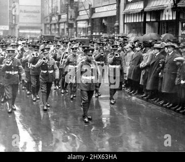 Die Evakuierung des Rheins: Die britische Armee begann nach sieben Jahren die Evakuierung von Köln am Vorabend der Unterzeichnung des Locarno-Friedenspakts. Die letzte Kirchenparade. Die Band, die die Truppen beim Verlassen der Kirche nach der letzten Kirchenparade führt. 1. Januar 1929. (Foto: Sport & General Press Agency, Limited). Stockfoto