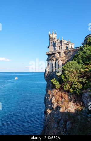 Krim Schwalbennest . Schloss auf der Klippe Kante Stockfoto