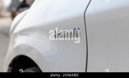 SWAT, Pakistan, Februar 21,2022: Toyota prius Auto Hybrid-Logo Stockfoto