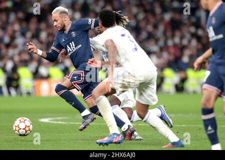 Madrid, Spanien. 09. März 2022. Madrid Spanien; 09,03, 2022.- Real Madrid gegen Paris Saint-Germain beim Champions-League-Fußballspiel in der Runde von 16 im Santiago Bernabeu-Stadion in Madrid. Real Madrid Spieler PSG Spieler Neymar Final Score 3-1 Tore von Real Madrid Karim Benzema 61 76 and 78  PSG Tor Kylian Mbappe 39  Credit: dpa/Alamy Live News Stockfoto