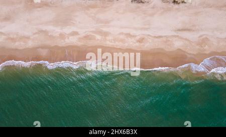 Vista aérea de Playa La Viuda en Punta del Diablo Rocha Uruguay. Luftaufnahme von Playa La Viuda in Punta del Diablo Rocha Uruguay. Stockfoto