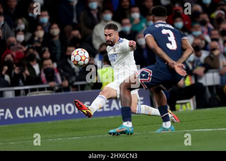 Madrid, Spanien. 09. März 2022. Madrid Spanien; 09,03, 2022.- Real Madrid gegen Paris Saint-Germain beim Champions-League-Fußballspiel in der Runde von 16 im Santiago Bernabeu-Stadion in Madrid. Real Madrid Spieler PSG Spieler Final Score 3-1 Tore von Real Madrid Karim Benzema 61 76 and 78  PSG Tor Kylian Mbappe 39  Credit: dpa/Alamy Live News Stockfoto