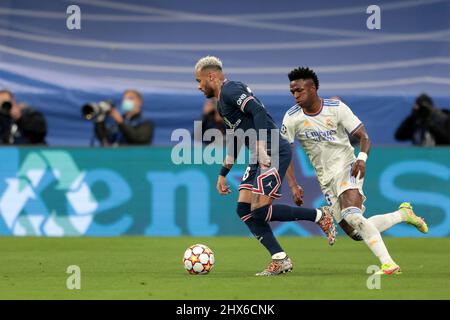 Madrid, Spanien. 09. März 2022. Madrid Spanien; 09,03, 2022.- Real Madrid gegen Paris Saint-Germain beim Champions-League-Fußballspiel in der Runde von 16 im Santiago Bernabeu-Stadion in Madrid. Real Madrid Spieler PSG Spieler Final Score 3-1 Tore von Real Madrid Karim Benzema 61 76 and 78  PSG Tor Kylian Mbappe 39  Credit: dpa/Alamy Live News Stockfoto