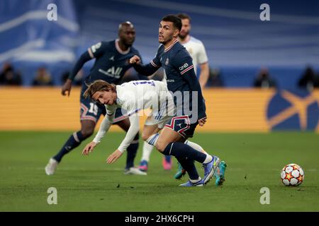 Madrid, Spanien. 09. März 2022. Madrid Spanien; 09,03, 2022.- Real Madrid gegen Paris Saint-Germain beim Champions-League-Fußballspiel in der Runde von 16 im Santiago Bernabeu-Stadion in Madrid. Real Madrid Spieler Luka Modric PSG Spieler Final Score 3-1 Tore von Real Madrid Karim Benzema 61 76 and 78  PSG Tor Kylian Mbappe 39  Credit: dpa/Alamy Live News Stockfoto