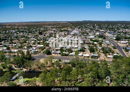 Luftaufnahme der Hood Lagoon und der Gemeinde Clermont Central Queensland Australien Stockfoto