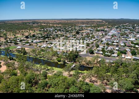 Luftaufnahme der Hood Lagoon und der Gemeinde Clermont Central Queensland Australien Stockfoto