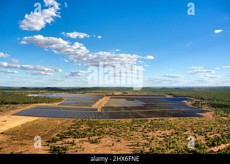 Luftaufnahme der Solarfarm in Clermont Central Queensland Australien Stockfoto