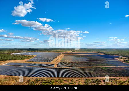 Luftaufnahme der Solarfarm in Clermont Central Queensland Australien Stockfoto