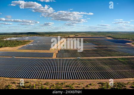 Luftaufnahme der Solarfarm in Clermont Central Queensland Australien Stockfoto