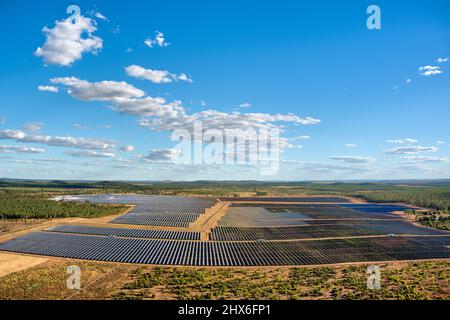 Luftaufnahme der Solarfarm in Clermont Central Queensland Australien Stockfoto