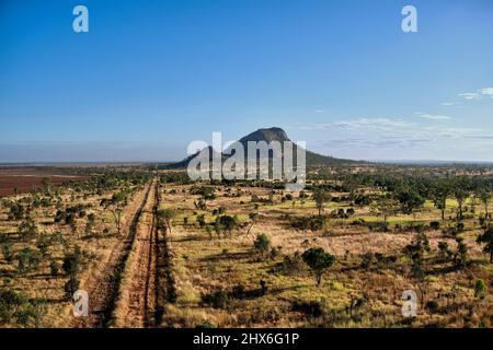 Die spektakulären vulkanischen Gipfel (Mount Castor und Mount Pollux) sind Teil des Gemini Peaks National Park in der Nähe von Moranbah Queensland Australia Stockfoto