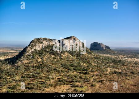 Die spektakulären vulkanischen Gipfel (Mount Castor und Mount Pollux) sind Teil des Gemini Peaks National Park in der Nähe von Moranbah Queensland Australia Stockfoto