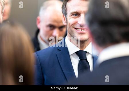 Paris, Frankreich, 09/03/2022, Präsident Emmanuel Macron nimmt an einer Konferenz zum 30. Jahrestag der Eröffnung der diplomatischen Beziehungen zwischen Frankreich und Armenien am 9. März 2022 in Paris Teil. Foto von Eric Gaillard/Pool/ABACAPRESS.COM Stockfoto