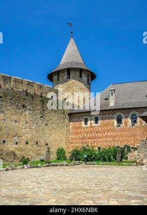 Khotyn, Ukraine 11.07.2021. Die Festung Khotyn in der Region Tscherniwzi in der Ukraine an einem sonnigen Sommertag Stockfoto