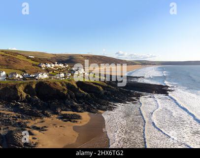 Frühlingsblick auf die Strände von Woolacombe - Woolacombe, Devon, Großbritannien Stockfoto
