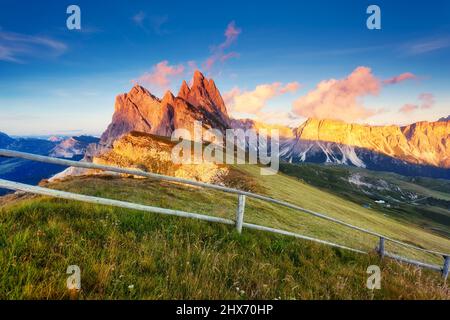 Toller Blick auf die Geisler - Geisler Gruppe. Nationalpark Tal Val Gardena. Dolomiten, Südtirol. Lage St. Ulrich, St. Christina und Wolkenstein, Es Stockfoto