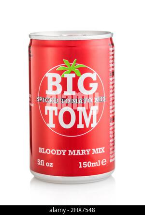 LONDON, Großbritannien - FEBRUAR 26,2022: Big Tom Spiced Tomato Mix auf Weiß. Stockfoto
