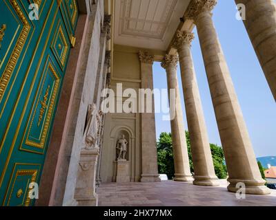 Basilika Von Esztergom. Portikus auf der Ostseite. Europa, Osteuropa, Ungarn Stockfoto