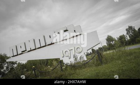 Stadt Pripyat Willkommensschild am bewölkten Tag, Ukraine Stockfoto