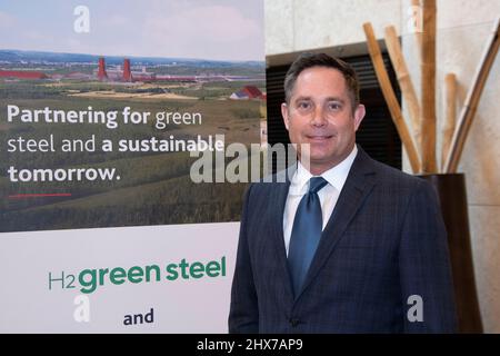 Düsseldorf, Deutschland. 09. März 2022. Ab 2025 wird die Kloeckner SE von der schwedischen Firma H2 Green Steel mit Stahlprodukten beliefert, das Stahlwerk für die CO2-reduzierte Stahlproduktion mit Wasserstoff wird derzeit in Schweden gebaut, Green Steel, Mark BULA, SWE, COO von H2 Green Steel, Bilanzpressekonferenz der Kloeckner & Co SE, Klöckner, in Düsseldorf am 9.. März 2022, Â Quelle: dpa/Alamy Live News Stockfoto