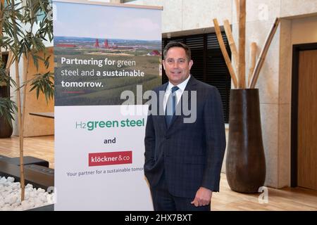 Düsseldorf, Deutschland. 09. März 2022. Ab 2025 wird die Kloeckner SE von der schwedischen Firma H2 Green Steel mit Stahlprodukten beliefert, das Stahlwerk für die CO2-reduzierte Stahlproduktion mit Wasserstoff wird derzeit in Schweden gebaut, Green Steel, Mark BULA, SWE, COO von H2 Green Steel, Bilanzpressekonferenz der Kloeckner & Co SE, Klockner, in Düsseldorf am 03/09/2022, Quelle: dpa/Alamy Live News Stockfoto