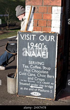 Ein Zeitschild an der Quorn & Woodhouse Station auf der Great Central Railway in Leicestershire, Großbritannien Stockfoto