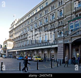 Charing Cross Railway Station, Strand, London, UK, entworfen von John Hawkshaw und eröffnet 1865 Stockfoto