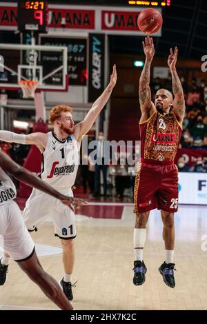 Palasport Taliercio, Venedig, Italien, marzo 09, 2022, Jordan Theodore (Umana Reyer Venezia) und Niccolo Mannion (Segafredo Virtus Bologna) während Umana Stockfoto