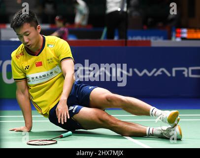 Mülheim, Deutschland. 10. März 2022. Lu Guangzu aus China reagiert während des Spiels der Männer in der zweiten Runde zwischen Lu Guangzu aus China und Srikanth Kidambi aus Indien beim Badmintonturnier Yonex German Open 2022 in Mülheim, Deutschland, 10. März 2022. Quelle: Lu Yang/Xinhua/Alamy Live News Stockfoto