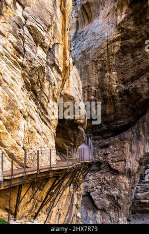 Ein Blick auf den berühmten und historischen Camino del Rey in Südspanien in der Nähe von Malaga Stockfoto