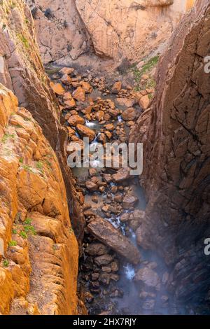 Blick auf die Schlucht Tajo de la Encantada auf dem Camino del Rey Stockfoto