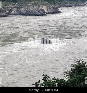 Morgenansicht am GOA Strand in Rishikesh Uttarakhand in der Nähe von Laxman Jhula, saubere Sicht auf den Ganga Fluss bei Rishikesh in der frühen Morgenzeit, World Stockfoto