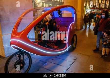 Rikscha in Soho, London, England, Großbritannien Stockfoto