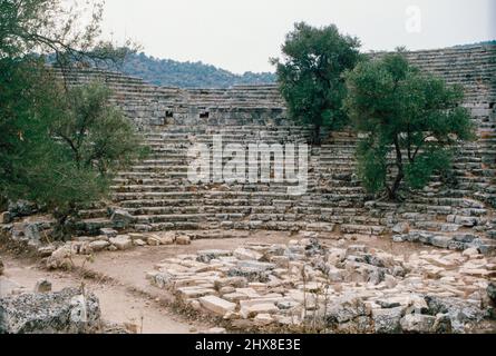 Kaunos - Ruinen der antiken Stadt in Anatolien, Türkei. Amphitheater. Archivscan von einem Dia. Oktober 1985. Stockfoto