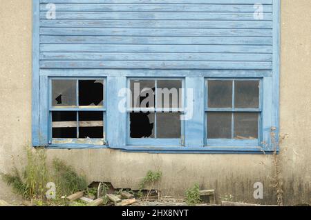 Kaputte Fenster in eine ärztliche-Werk in Detroit MI nach Geschäftsaufgabe Stockfoto