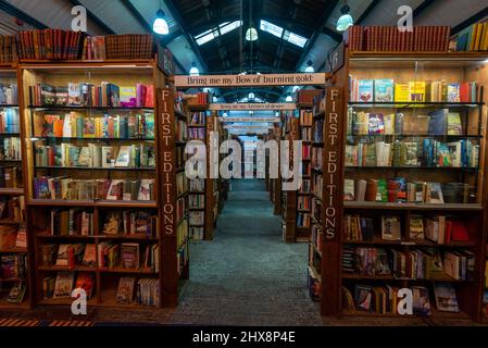 Interior of Barter Books einer der größten Antiquariate im Vereinigten Königreich, Alnwick, Northumberland, England, Großbritannien Stockfoto