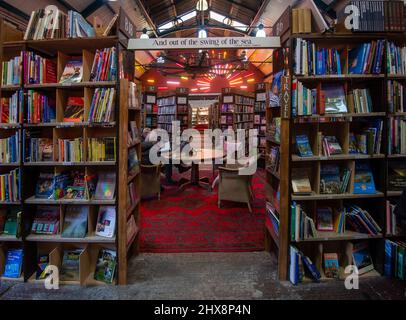 Interior of Barter Books einer der größten Antiquariate im Vereinigten Königreich, Alnwick, Northumberland, England, Großbritannien Stockfoto