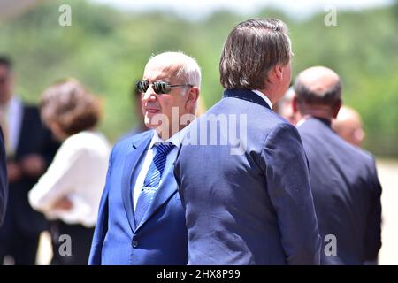 Brasilia, Brasilien. 10. März 2022. Brasília, DF - 10.03.2022: BRASILEIROS REPATRIADOS CHEGAM NO BRASIL - an diesem Donnerstag (10) begleitet Präsident Jair Bolsonaro die Ankunft rückgeführter Brasilianer in Brasilien, die vor dem Krieg in der Ukraine geflohen sind und sich in Warschau, der Hauptstadt Polens, befinden. (Foto: Antonio Molina/Fotoarena) Quelle: Foto Arena LTDA/Alamy Live News Stockfoto