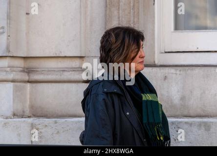 London, Großbritannien. 10. März 2022. Sue Grey, leitender Beamter und Chefermittler des angeblichen Partygate-Skandals, trifft im Kabinettsbüro ein Credit: Ian Davidson/Alamy Live News Stockfoto