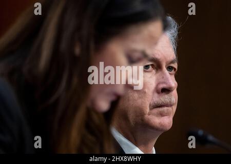 Washington DC, USA . 10. März 2022. Avril Haines, Direktor des National Intelligence, Left, und William Burns, Direktor der Central Intelligence Agency, Rechts, erscheinen vor einem Senate Select Committee on Intelligence Hearing, um weltweite Bedrohungen zu untersuchen, im Hart Senate Office Building in Washington, DC, Donnerstag, 10. März 2022. Quelle: Rod Lamkey/CNP /MediaPunch Quelle: MediaPunch Inc/Alamy Live News Stockfoto