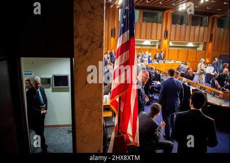 Washington DC, USA. 10. März 2022. William Burns, Direktor der Central Intelligence Agency, kommt am Donnerstag, den 10. März 2022, im Hart Senate Office Building in Washington, DC, zu einem vom Senat ausgewählten Ausschuss für Nachrichtendienste, um weltweite Bedrohungen zu untersuchen. Kredit: Rod Lampey/CNP/dpa/Alamy Live Nachrichten Stockfoto