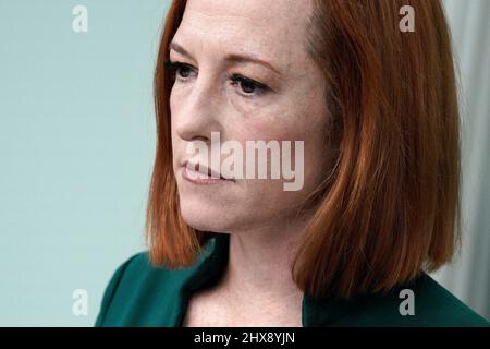 Washington DC, USA. 10. März 2022. Jen Psaki, die Pressesprecherin des Weißen Hauses, spricht am 10. März 2022 bei einer täglichen Pressekonferenz im Weißen Haus in Washington. Foto von Yuri Gripas/ABACAPRESS.COM Quelle: Abaca Press/Alamy Live News Stockfoto