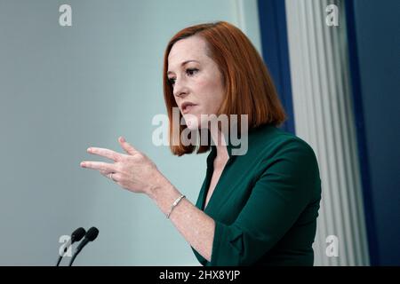 Washington DC, USA. 10. März 2022. Jen Psaki, die Pressesprecherin des Weißen Hauses, spricht am 10. März 2022 bei einer täglichen Pressekonferenz im Weißen Haus in Washington. Foto von Yuri Gripas/ABACAPRESS.COM Quelle: Abaca Press/Alamy Live News Stockfoto