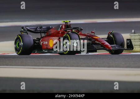 Bahrain, VAE. 10. März 2022. Bahrain International Circuit, Sakhir, Bahrain am 10. März 2022 Carlos Sainz 55 (SPA), Scuderia Ferrari F1-75 während des Tages 1 FORMEL 1 ARAMCO-VORSAISON-TESTS 2022 Phil Duncan Credit: Every Second Media/Alamy Live News Stockfoto