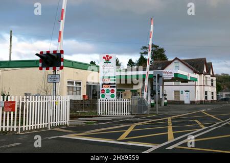 Benzinpreise Oil4Wales Zeichen bleifrei 174,9 pro Liter Diesel 190,9 pro Liter am 10. März 2022 in Carmarthenshire Rural Wales UK KATHY DEWITT Stockfoto