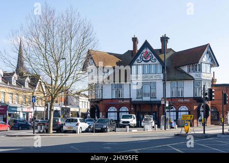 Ehemaliges Swan & Sugarloaf Hotel and St Peter's Spire, Brighton Road, South Croydon, London Borough of Croydon, Greater London, England, Großbritannien Stockfoto