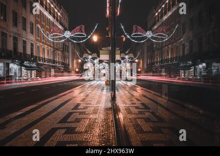 Weihnachtsbeleuchtung in der Rua Áurea, Lissabon, Portugal 2021 Stockfoto